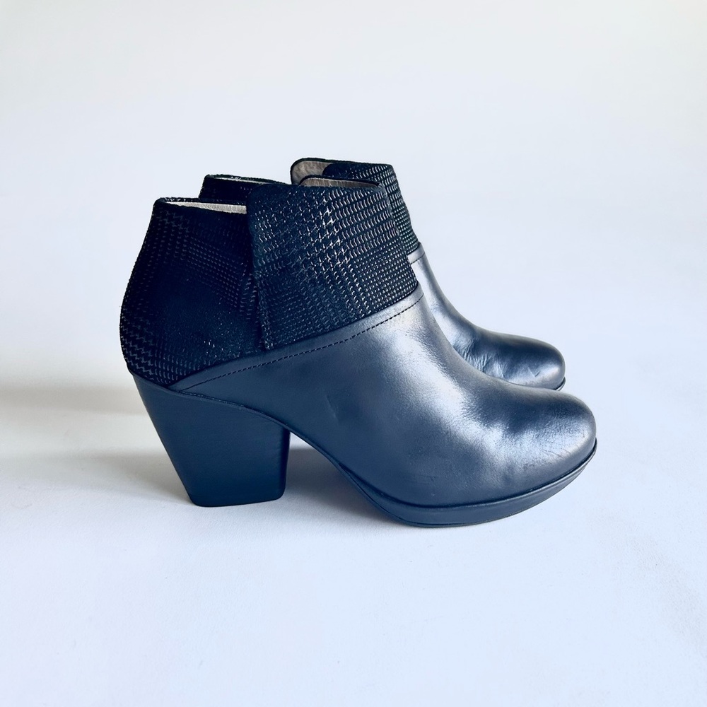 Dansko Black Genuine Leather Textured Heeled Ankle Boots size EUR 39, US 8.5 - Picture 2 of 15